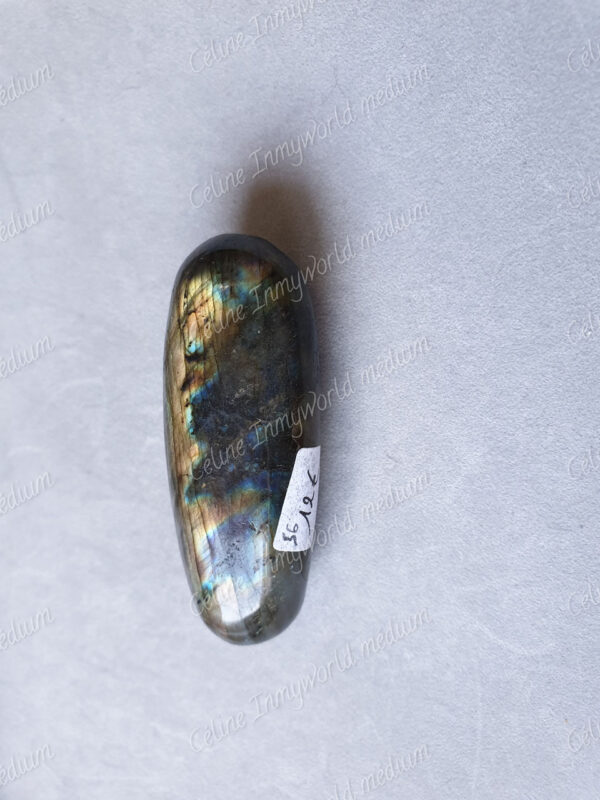 Pierre roulée en Labradorite modèle n°56