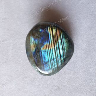 Pierre roulée en Labradorite modèle n°57