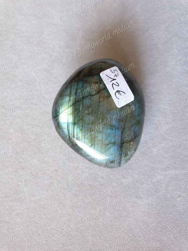 Pierre roulée en Labradorite modèle n°57