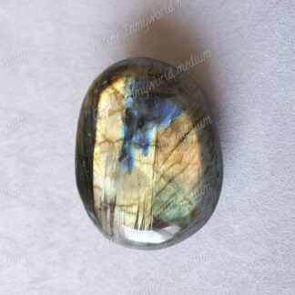 Pierre roulée en Labradorite modèle n°58