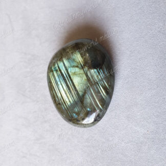 Pierre roulée en Labradorite modèle n°59
