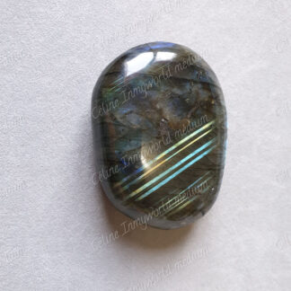 Pierre roulée en Labradorite modèle n°5
