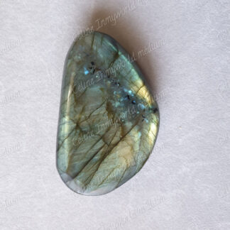 Pierre roulée en Labradorite modèle n°60