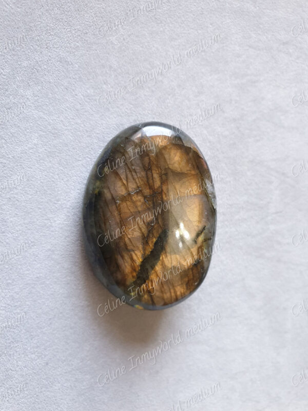 Pierre roulée en Labradorite modèle n°61