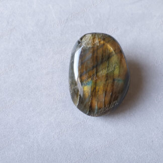 Pierre roulée en Labradorite modèle n°67