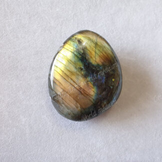 Pierre roulée en Labradorite modèle n°68