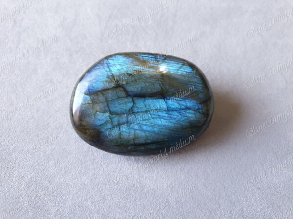 Pierre roulée en Labradorite modèle n°69