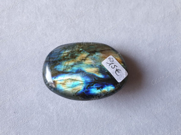 Pierre roulée en Labradorite modèle n°69