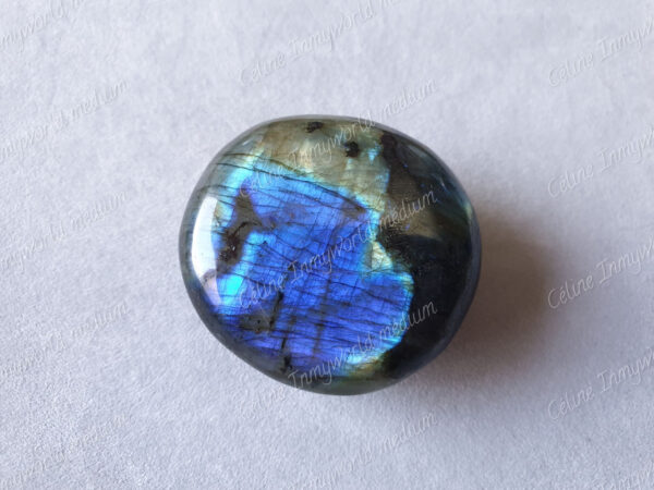 Pierre roulée en Labradorite modèle n°71