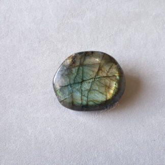 Pierre roulée en Labradorite modèle n°74