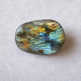 Pierre roulée en Labradorite modèle n°75