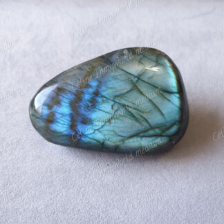 Pierre roulée en Labradorite modèle n°76