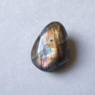 Pierre roulée en Labradorite modèle n°77