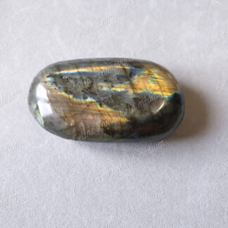 Pierre roulée en Labradorite modèle n°7