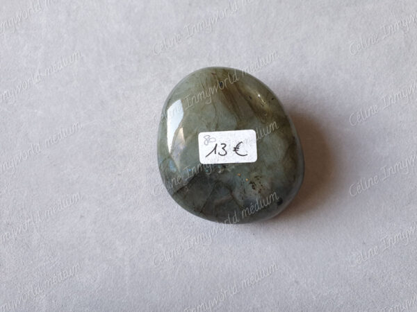 Pierre roulée en Labradorite modèle n°80