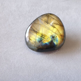 Pierre roulée en Labradorite modèle n°82