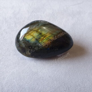 Pierre roulée en Labradorite modèle n°84