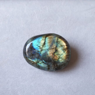 Pierre roulée en Labradorite modèle n°86