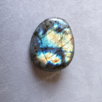 Pierre roulée en Labradorite modèle n°87