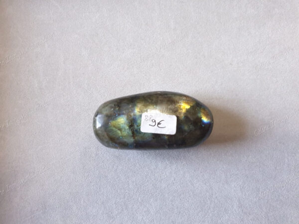 Pierre roulée en Labradorite modèle n°88