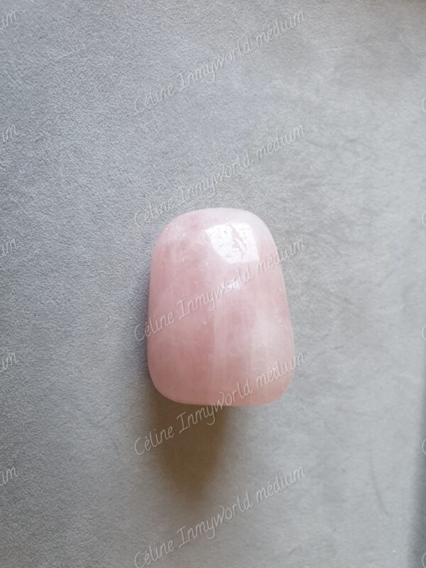 Pierre roulée en Quartz rose modèle n°12