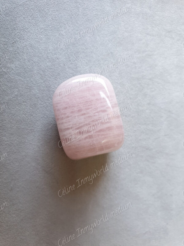 Pierre roulée en Quartz rose modèle n°14