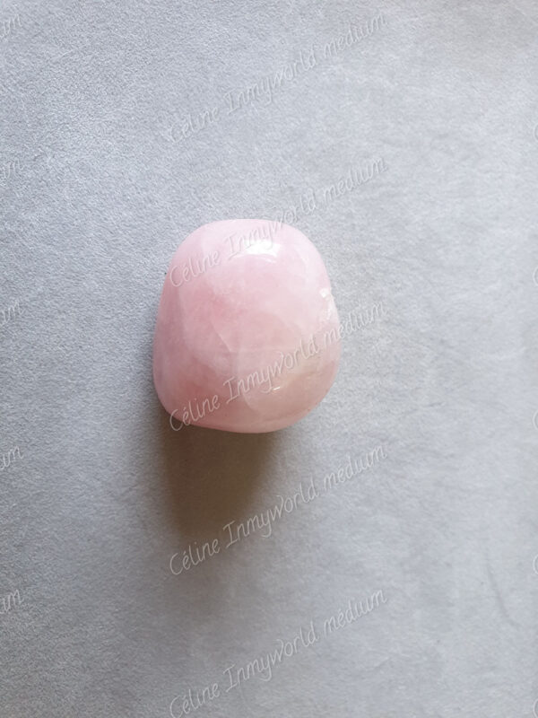 Pierre roulée en Quartz rose modèle n°19