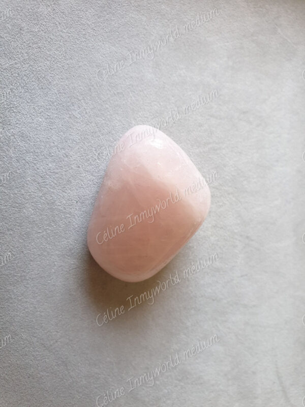 Pierre roulée en Quartz rose modèle n°26