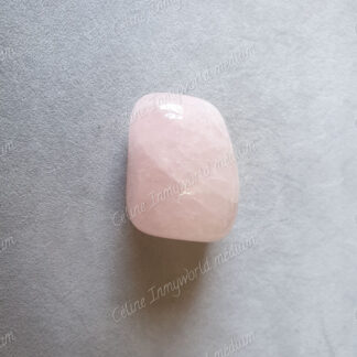 Pierre roulée en Quartz rose modèle n°28