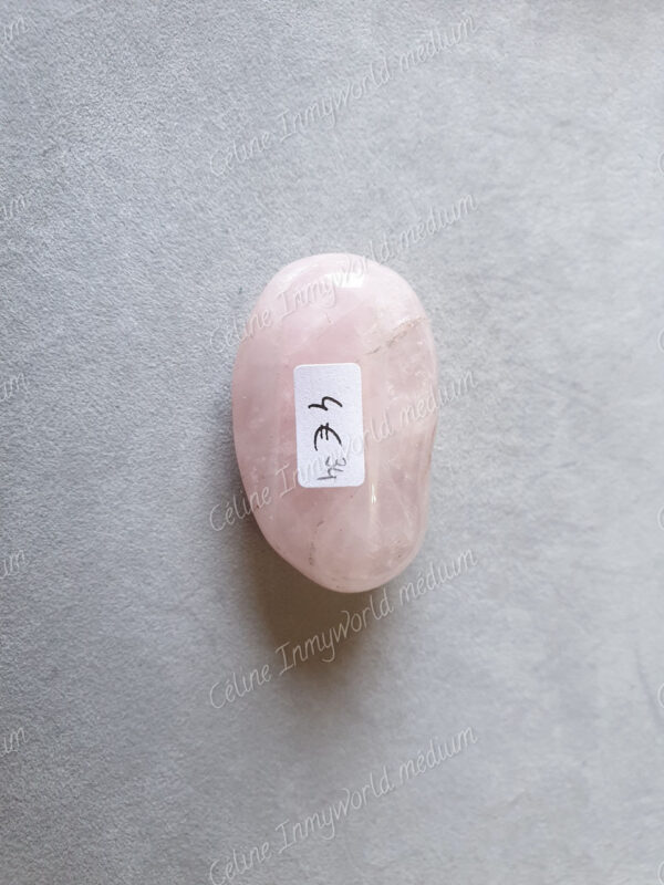 Pierre roulée en Quartz rose modèle n°34