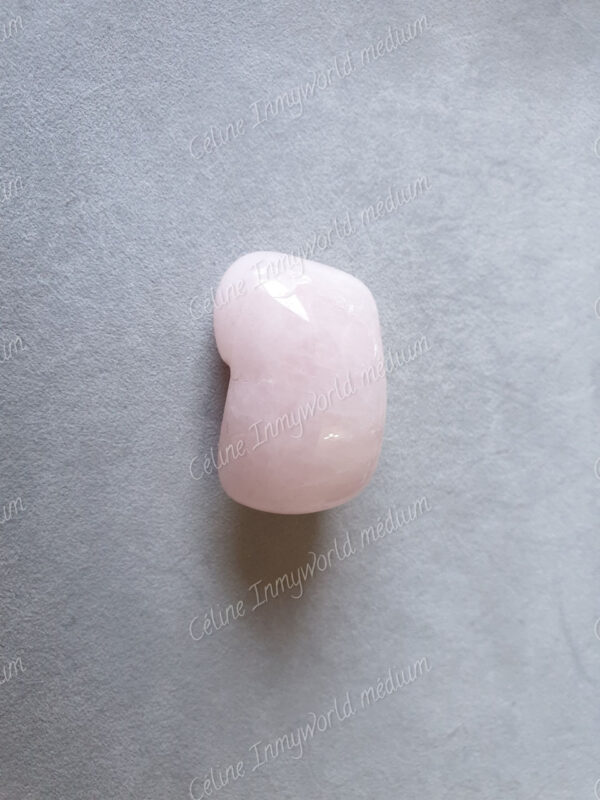 Pierre roulée en Quartz rose modèle n°38