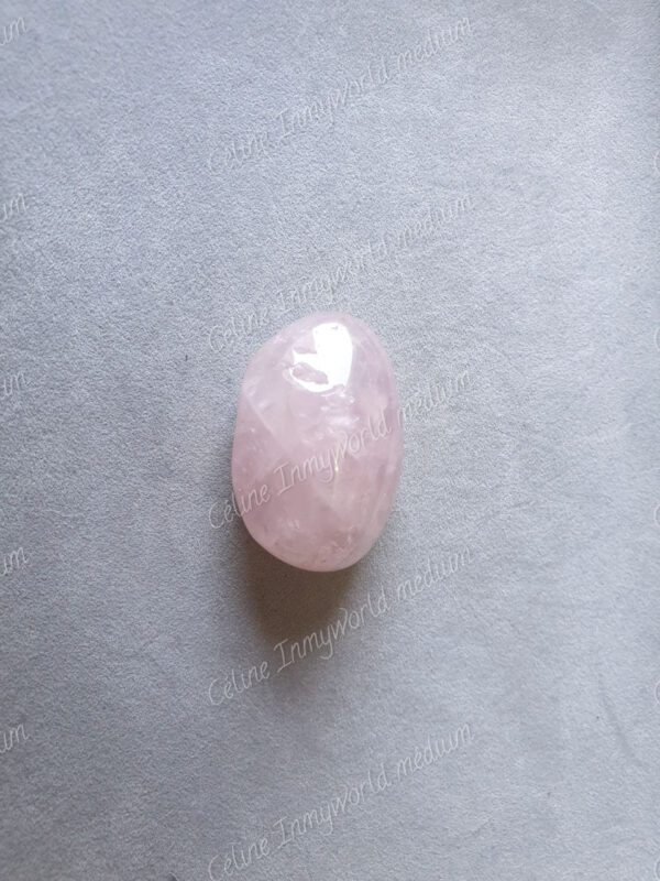 Pierre roulée en Quartz rose modèle n°41