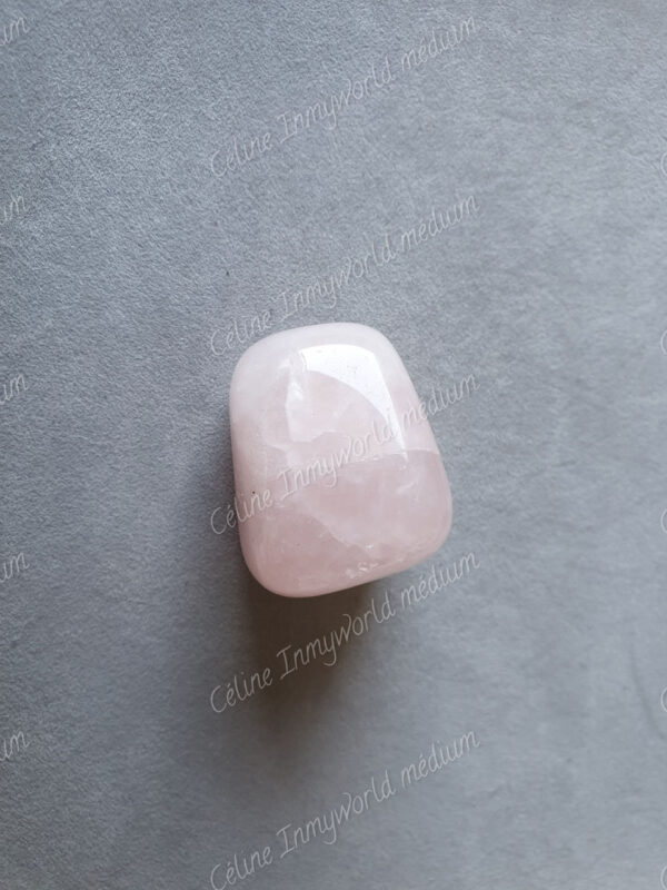 Pierre roulée en Quartz rose modèle n°42