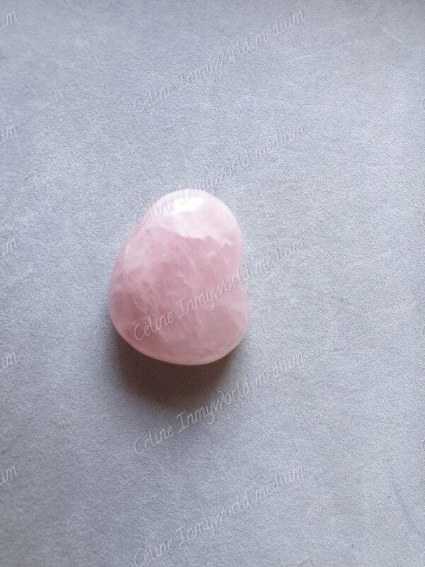 Pierre roulée en Quartz rose modèle n°43