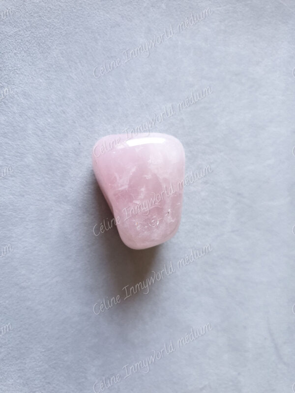 Pierre roulée en Quartz rose modèle n°45