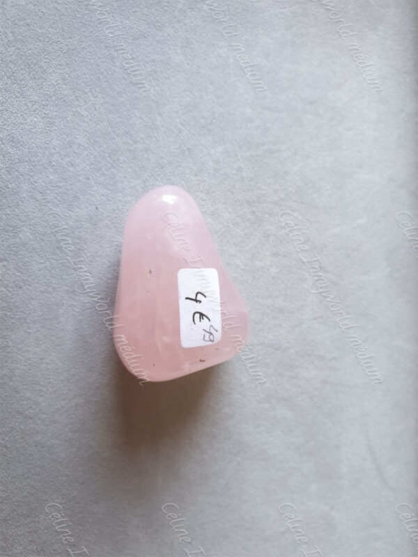 Pierre roulée en Quartz rose modèle n°49