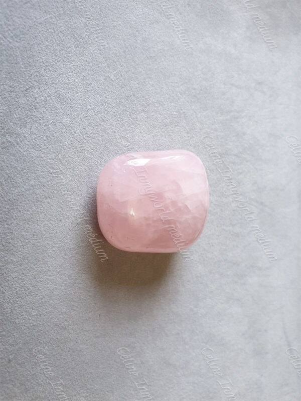 Pierre roulée en Quartz rose modèle n°53