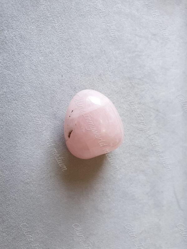 Pierre roulée en Quartz rose modèle n°55