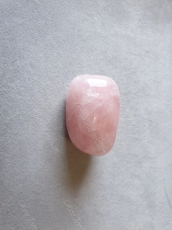 Pierre roulée en Quartz rose modèle n°56