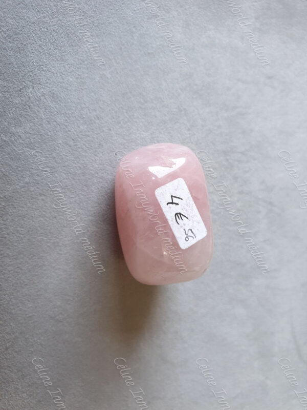 Pierre roulée en Quartz rose modèle n°56