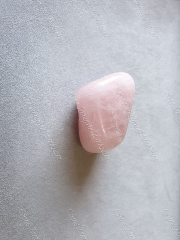 Pierre roulée en Quartz rose modèle n°58