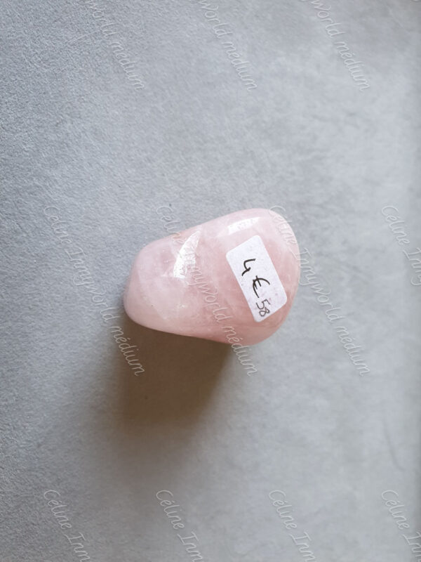 Pierre roulée en Quartz rose modèle n°58