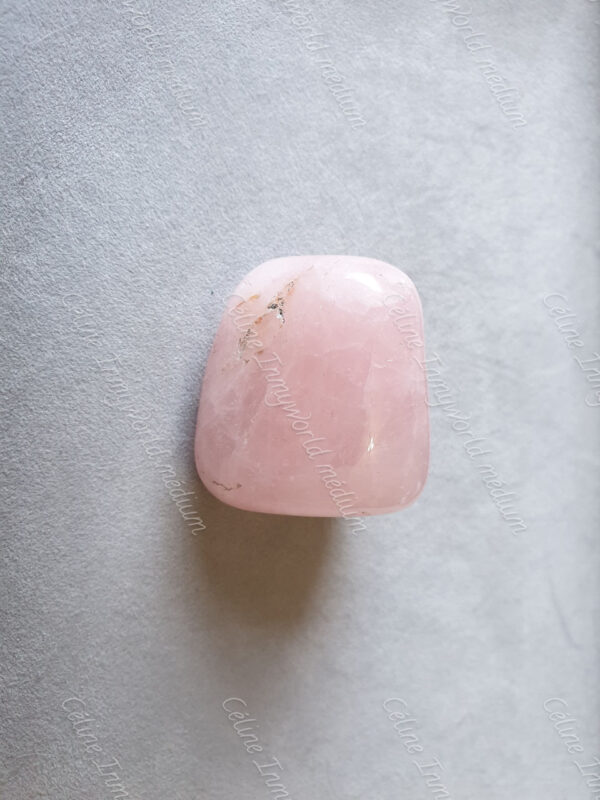 Pierre roulée en Quartz rose modèle n°59