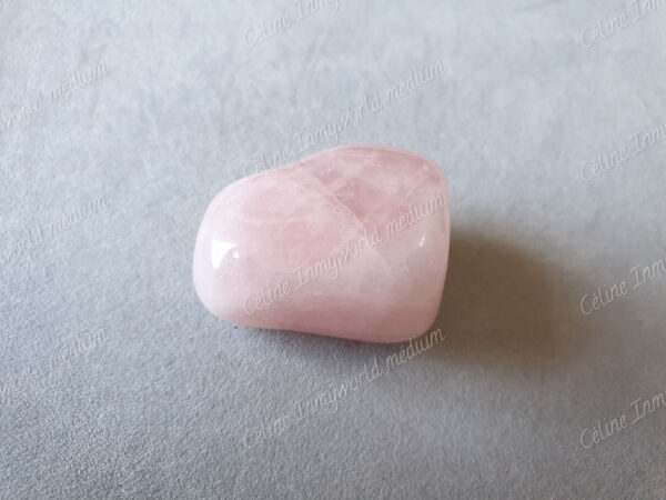 Pierre roulée en Quartz rose modèle n°62