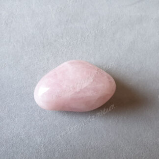 Pierre roulée en Quartz rose modèle n°64