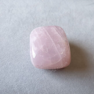 Pierre roulée en Quartz rose modèle n°68