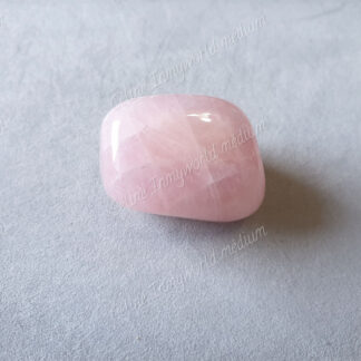 Pierre roulée en Quartz rose modèle n°73