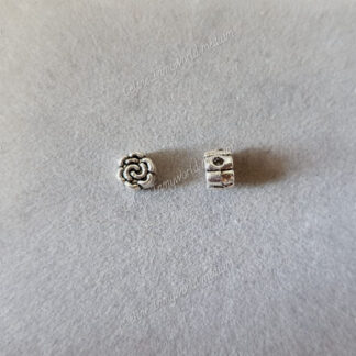 Séparateur 4mm argenté en forme de Fleur (2)