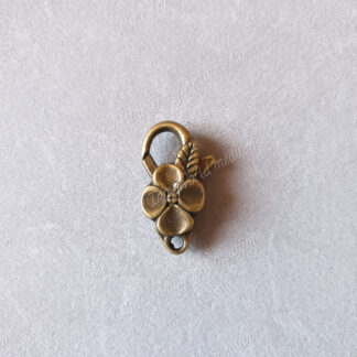 Mousqueton simple avec fleur bronze